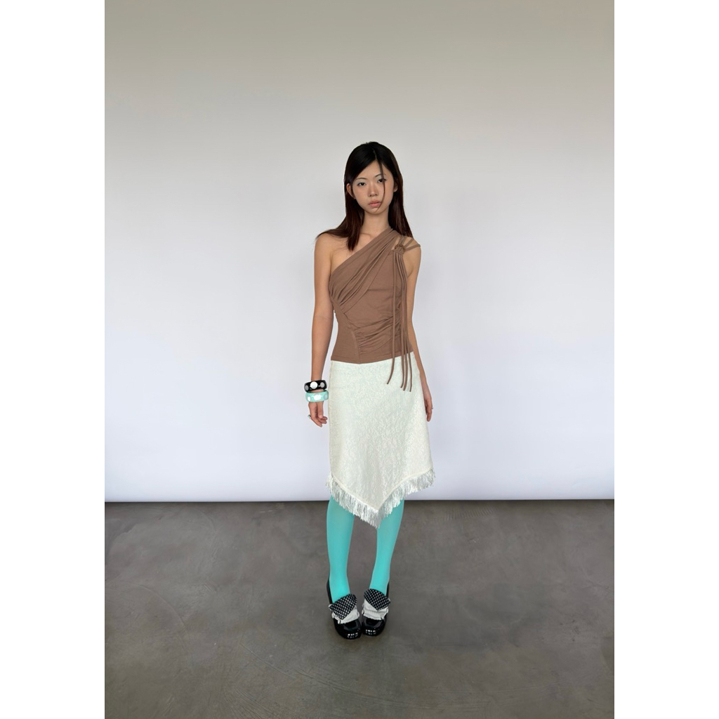Áo thun vai chéo nhún thân bất quy tắc INTO.EIGHT thiết kế (Knot Top) | BigBuy360 - bigbuy360.vn