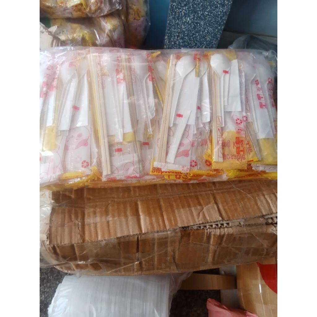 tô giấy giá rẻ này chỉ còn 50 tô giá chỉ còn 52k