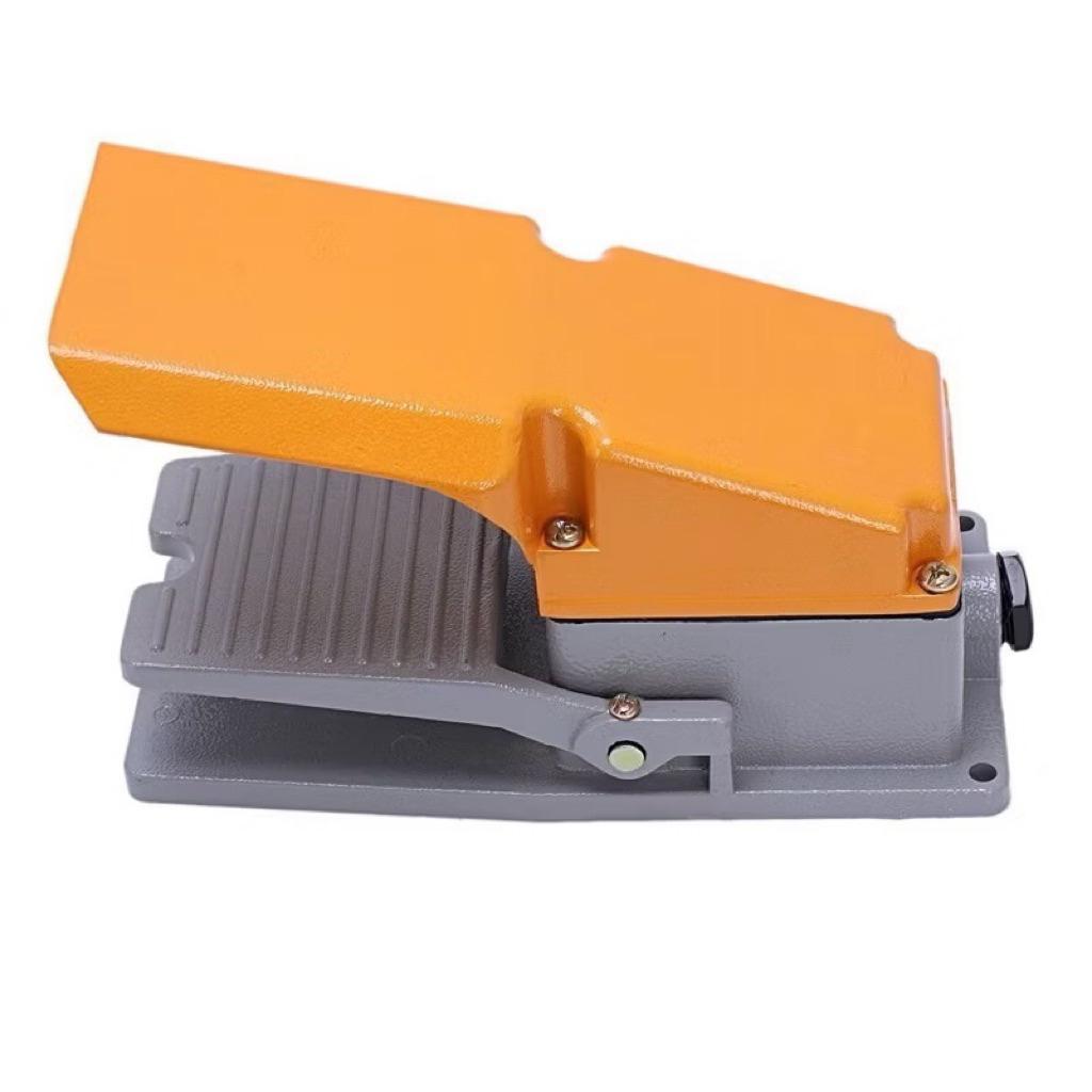 Công tắc bàn đạp chân LT4 220V 15A