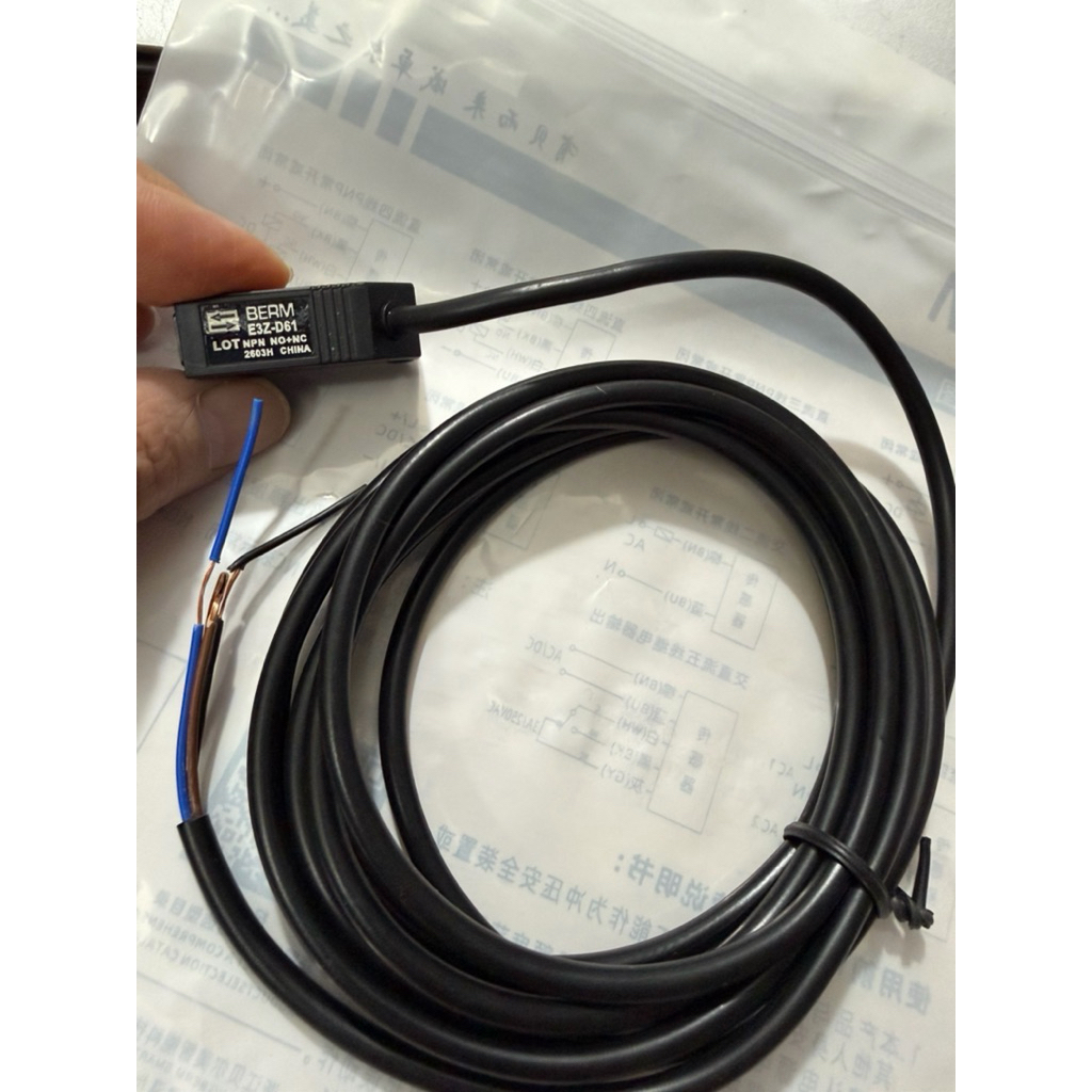 Cảm biến E3Z-D61 E3Z-D62 E3Z-D66 E3Z-T61 E3Z-T81 E3Z-D81 E3Z-R61 E3Z-R81 E3Z-LS61 E3ZG-D61 E3FA-DN12