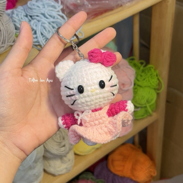 Móc khoá len hello kitty mặc đầm dễ thương, hello kitty bằng len treo balo túi xách( ảnh thật )