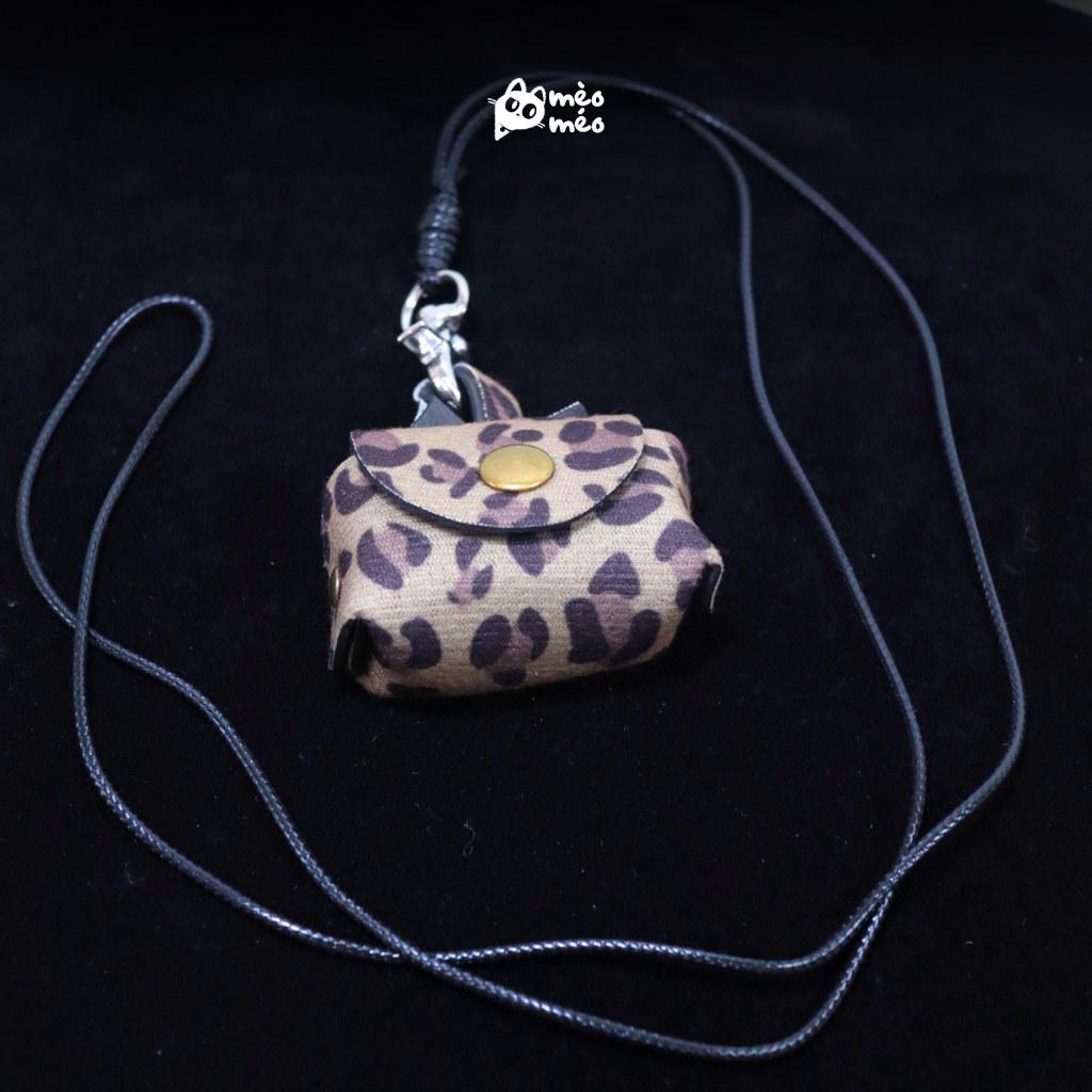 Dây Chuyền Túi Mini MÈOMÉO | AVI - Dây Da Mềm, Mặt Vải, Điều Chỉnh Được, Unisex, Phụ Kiện Trang Sức 