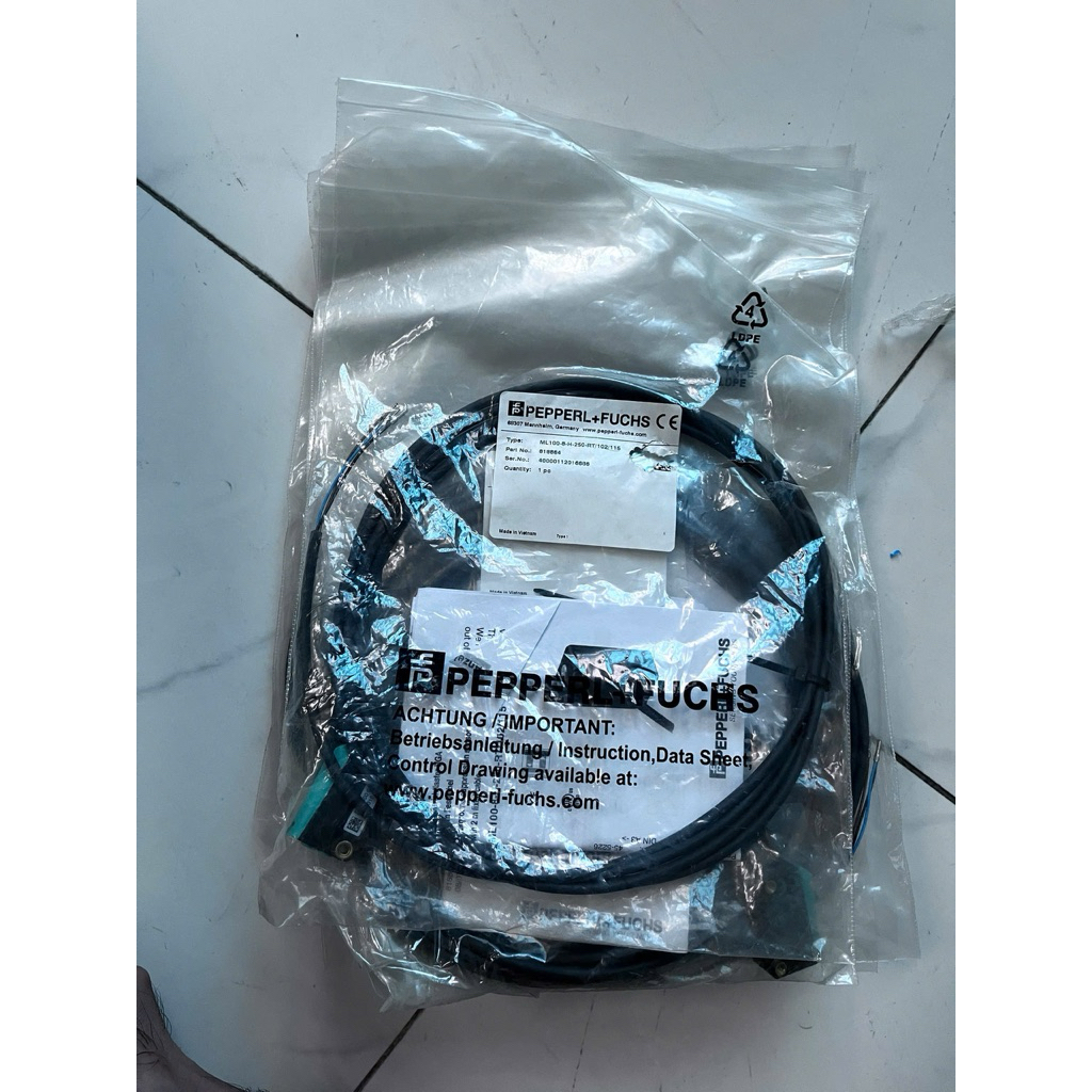 Cảm biến ML100-8-H-250-RT/102/115
