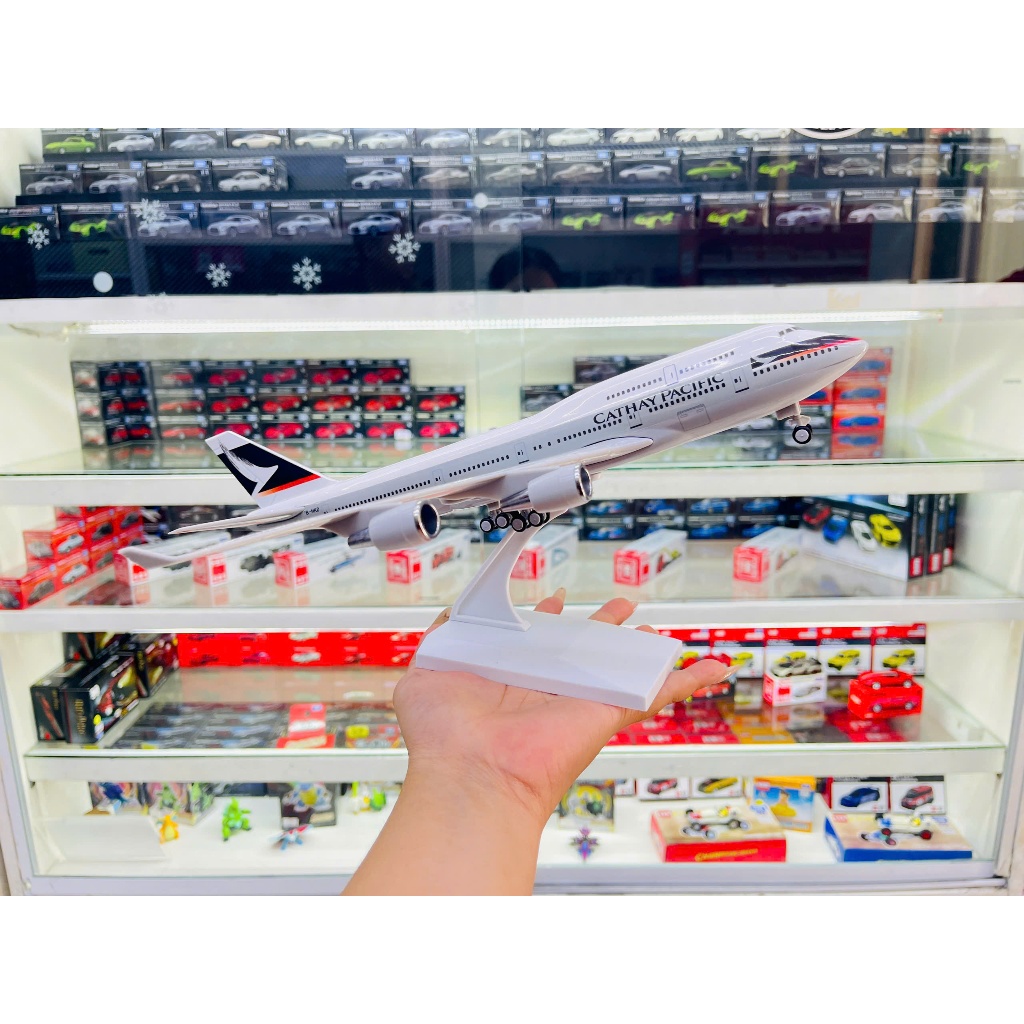 Mô hình máy bay Cathay Pacific B747 30cm MB30056