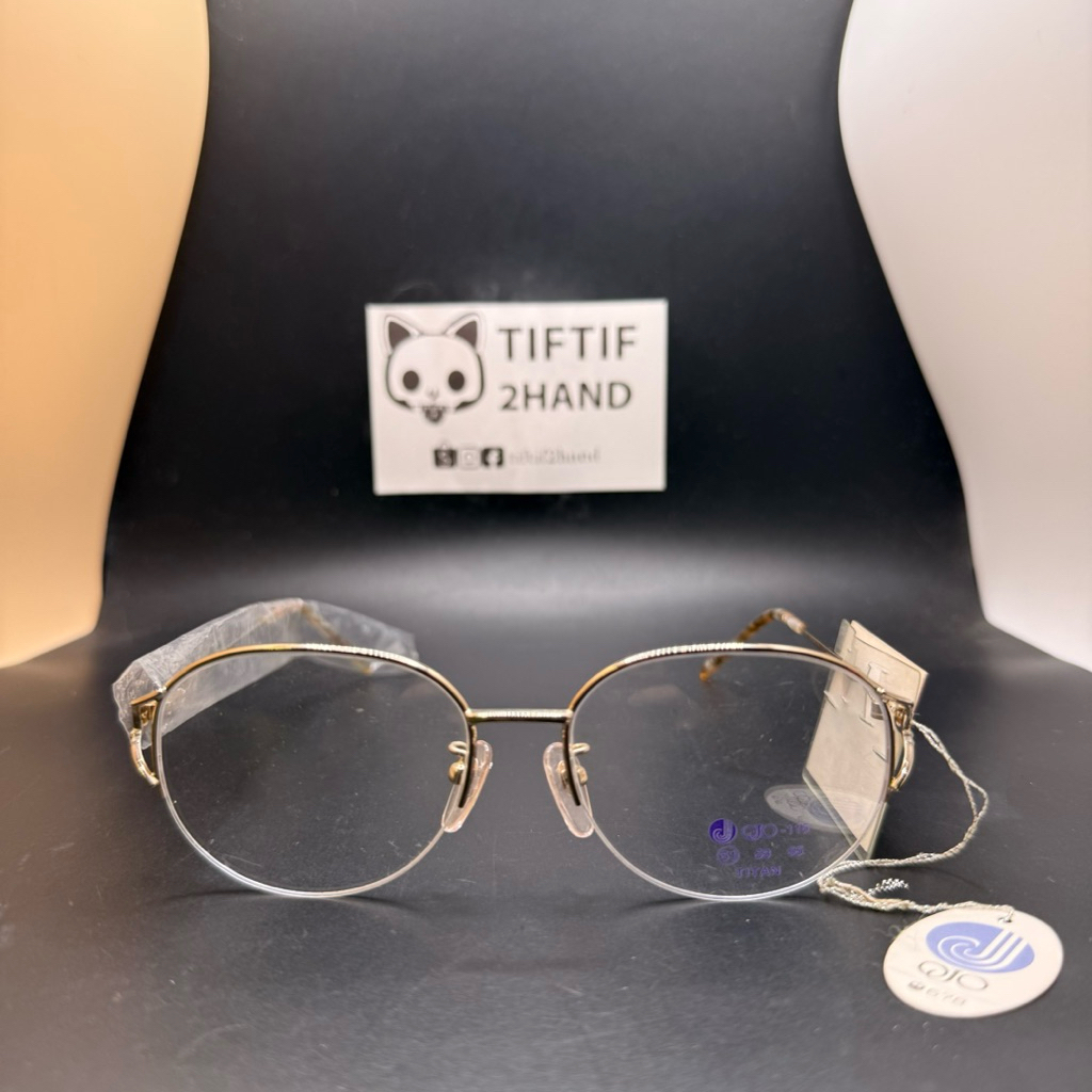 Kính si nhật J OJO từ titan [Hàng trưng bày]