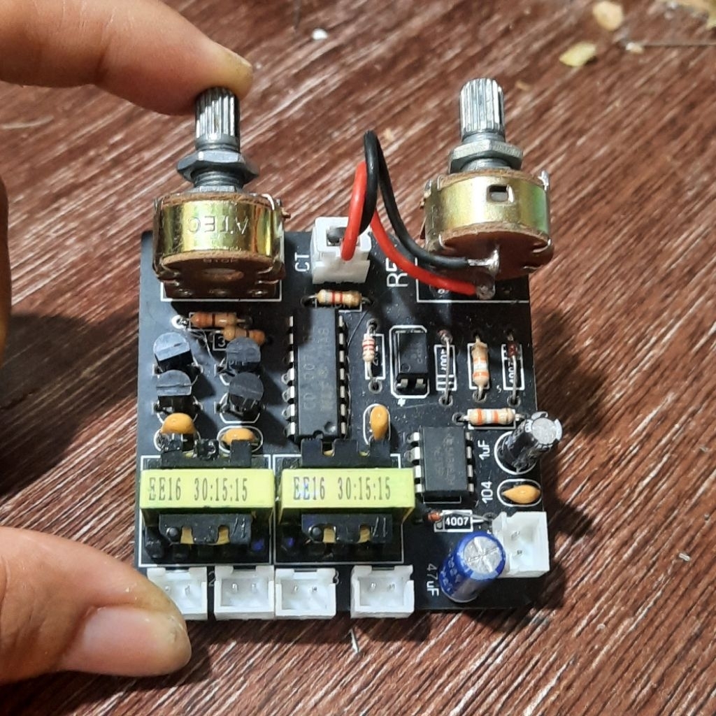 Bo lái cầu H 4047 trộn IC555. Bao ae không bị dẫn thẳng