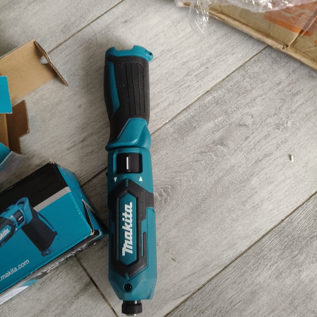 Máy vặn vít dùng pin Makita TD022DSE 7.2V
