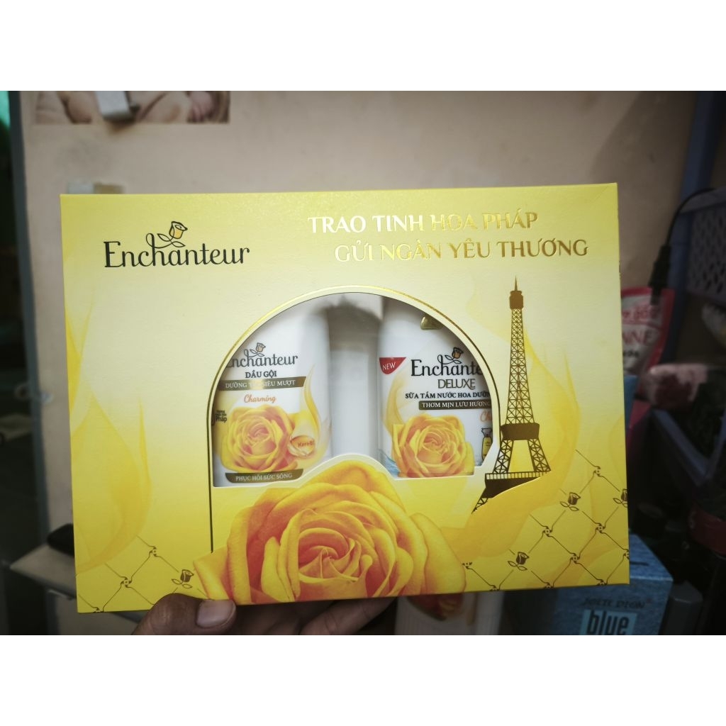 Sét Bộ quà tặng dầu gội 180g và sữa tắm Enchanteur 180g