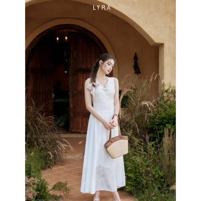 LYRA - Váy Maxi Trắng Thêu Ren Xoắn Ngực Dáng Xòe Nhẹ Nhàng Phong Cách Nàng Thơ Đi Biển CSYVD0169