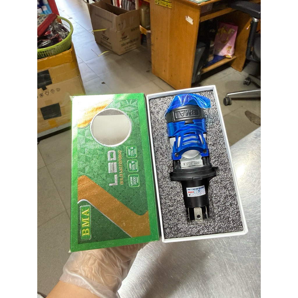 Đèn pha LED bi cầu mini BMA W3F Plus màu xanh dương với công suất từ 55W đến 60W.