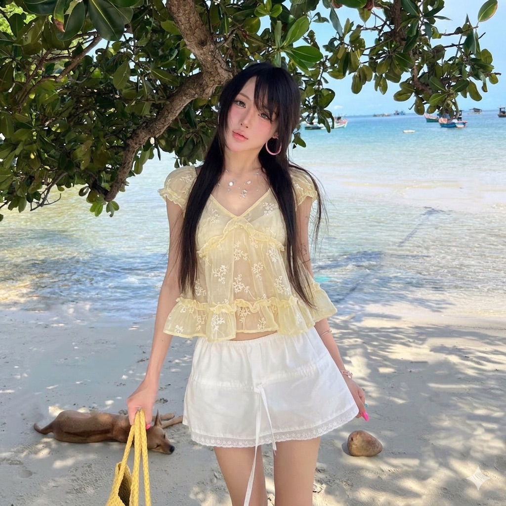 Áo tơ nhăn cổ V in hoa tay bèo AREUM TOP (phần ngực 2 lớp) | BigBuy360 - bigbuy360.vn