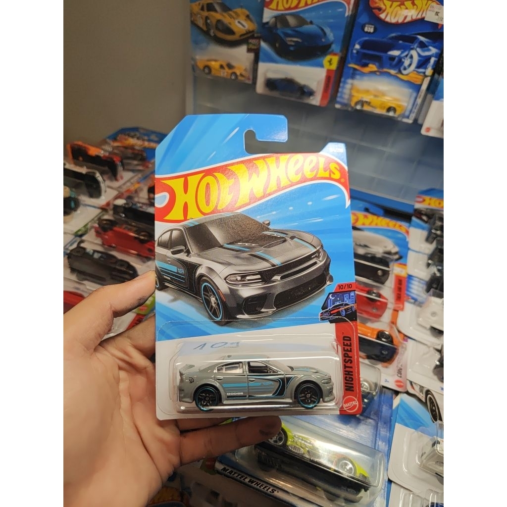 Hot wheels basic Dodge Hellcat