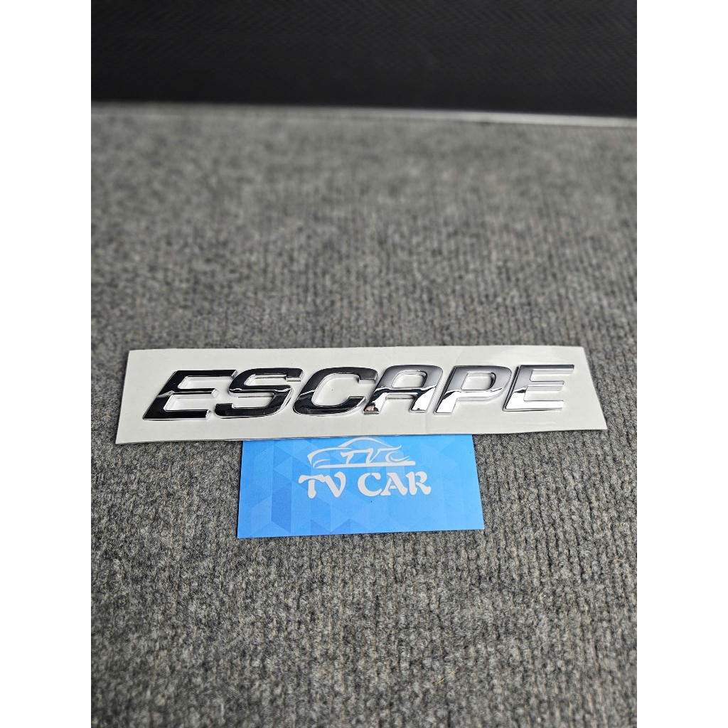 Chữ nổi Escape được dán phía sau xe Ford Escape