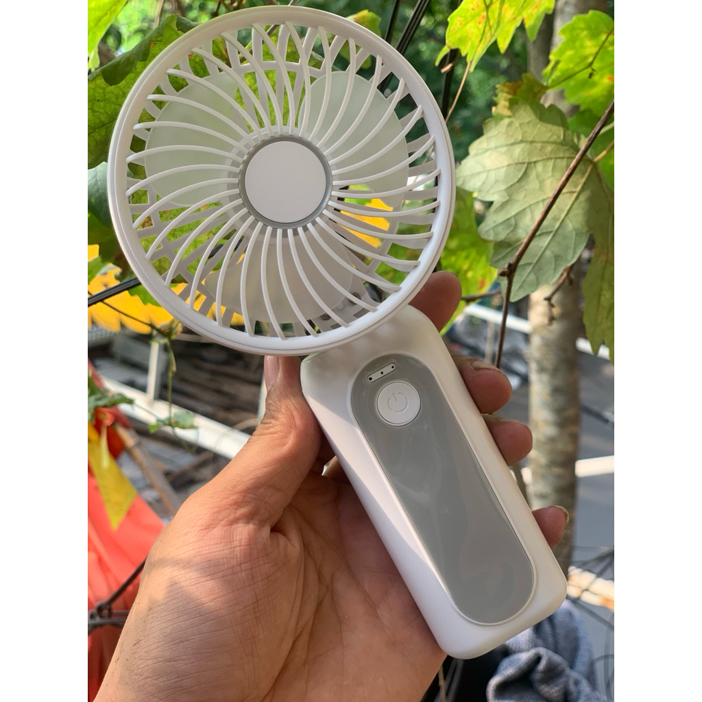 Quạt M2 siêu mạnh khủng khiếp , dung lượng pin 4000mah , động cơ phản lực, gập để bàn tiện lợi | BigBuy360 - bigbuy360.vn