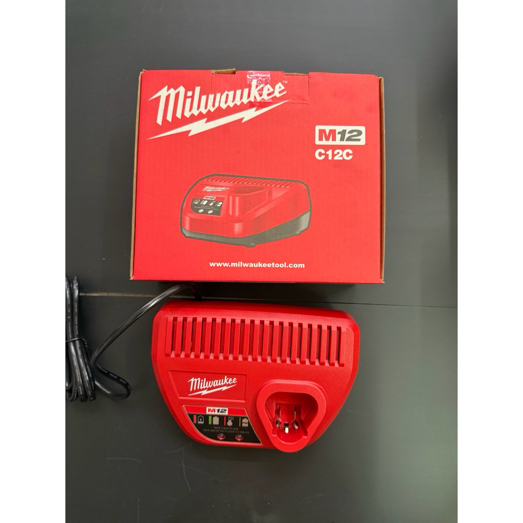 Sạc Milwaukee m12 C12C mới 100%
