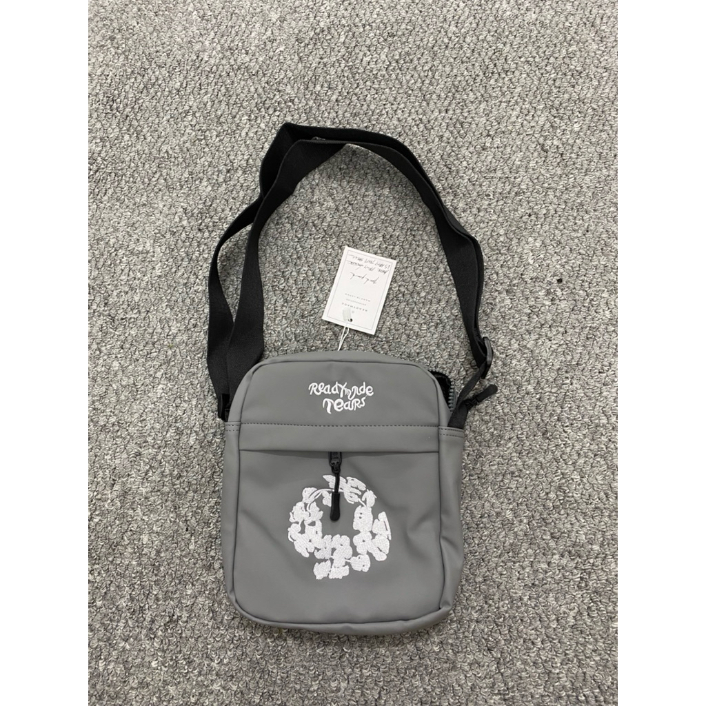 Túi Denim Tears Xám/Trắng Statement Streetwear Chống Thấm Nước