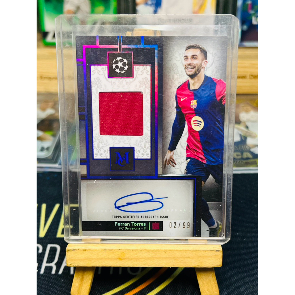 Thẻ bóng đá Ferran Torres Barcelona Chữ Kí Mảnh Áo /99 Topps Museum UCL 2024/25