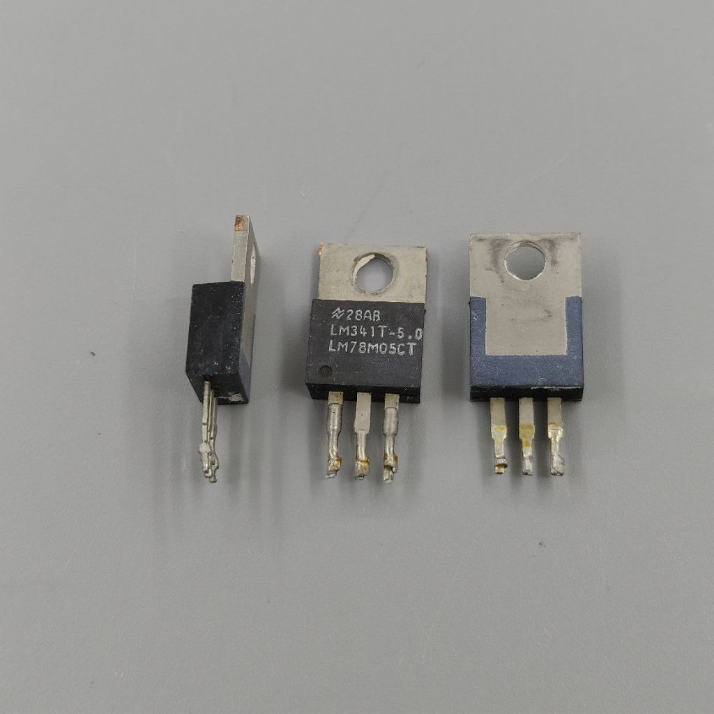 (2 con) IC ổn áp 5V 7805, 7905, LM78M05, LM7905 Hãng NS tháo máy