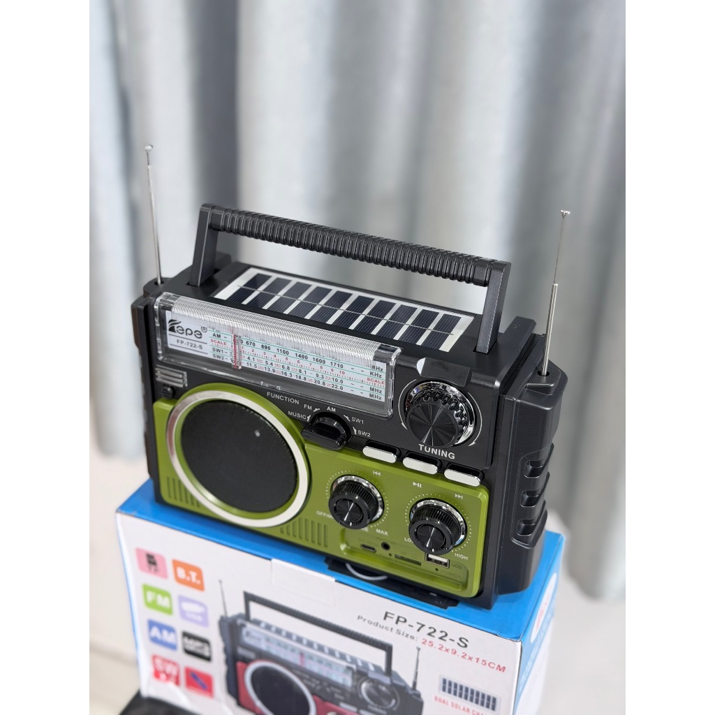 Radio FP 722S sử dụng pin năng lượng mặt trời 10w âm thanh sống động
