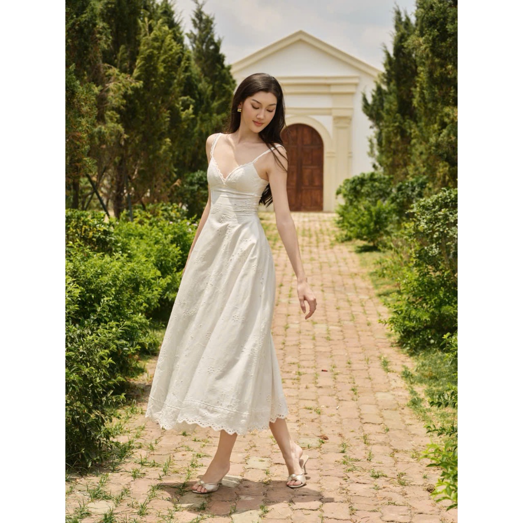 𝗖𝗹𝗼𝘁𝗵𝗲𝘀 𝗕𝗮𝗿 - Elisa Dress (First Snow) | Đầm Midi Trắng Kem Vải Thô Boi Thêu Hoa Cut-Lazer Hai Dây P