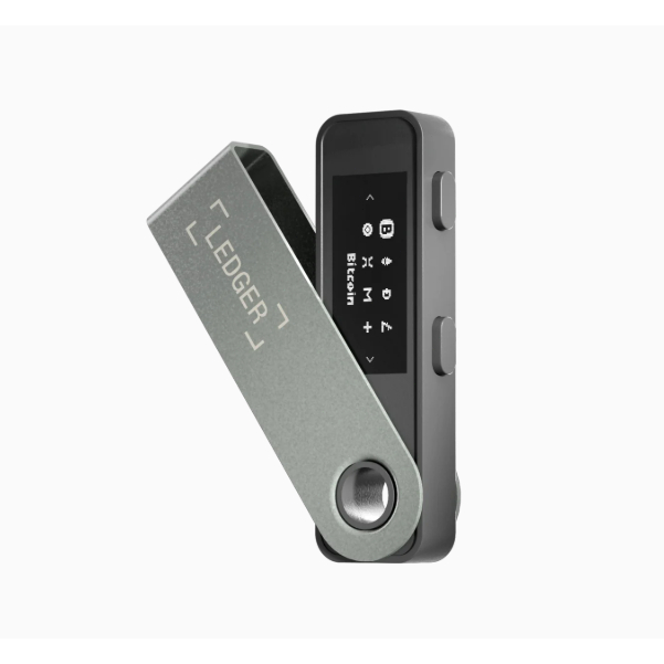 Ledger Nano S Plus™ Sao lưu an toàn để lưu trữ hoặc giao dịch tại nhà.