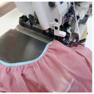 Chân vịt may bèo, chạy thun máy vắt sổ 4 chỉ CẲNG THẤP , có ốc điều chỉnh dùng cho máy vắt sổ sirubar đời thấp,....