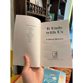 Sách - It Ends with Us by Colleen Hoover | Romance / BookTok / Ngoại văn Nhập khẩu / Lãng mạn
