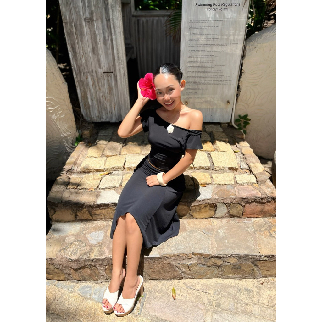 𝐀𝐢𝐬𝐡𝐚 𝐒𝐞𝐭 - Áo Cổ Thuyền Hở Lưng Và Chân Váy Lửng Nhún Cạp Trễ Sang Trọng Châu Âu Vibes NOCO.LABEL | BigBuy360 - bigbuy360.vn