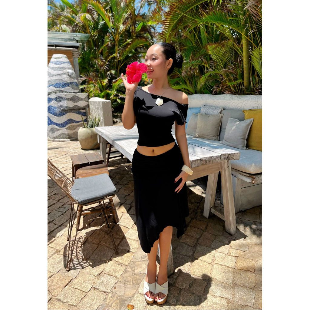 𝐀𝐢𝐬𝐡𝐚 𝐒𝐞𝐭 - Áo Cổ Thuyền Hở Lưng Và Chân Váy Lửng Nhún Cạp Trễ Sang Trọng Châu Âu Vibes NOCO.LABEL | BigBuy360 - bigbuy360.vn