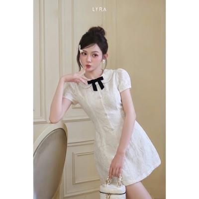 LYRA - Váy ren cúc bọc dáng A cổ sen phối nơ phong cách tiểu thư thanh lịch nữ tính dự tiệc xinh - VSYVD0246