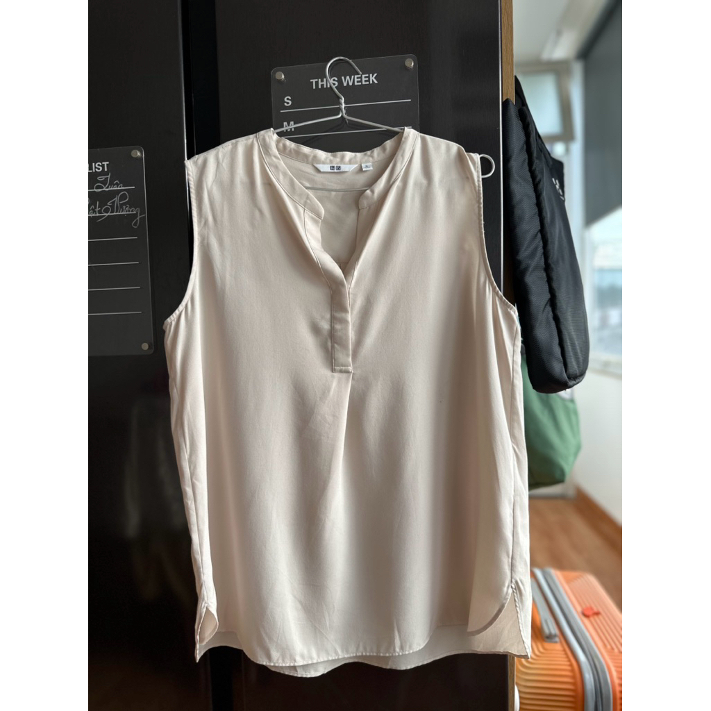 Thanh lý áo Rayon Uniqlo Auth siêu mới màu be