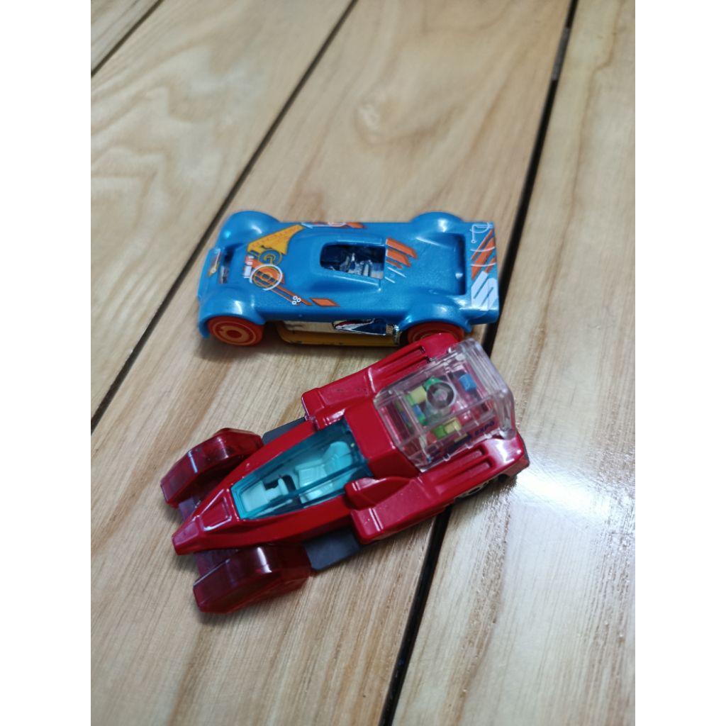 Cặp đôi siêu xe hot wheel và Tomica
