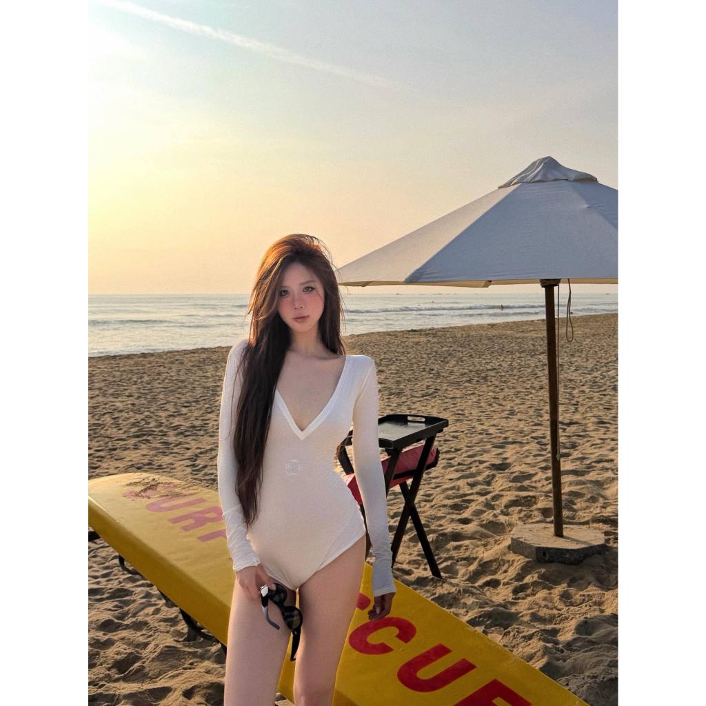 Bikini Liền Thân Tay Dài Cổ Tim Gợi Cảm Đồ Bơi Nữ Kín Đáo Tôn Dáng Đi Biển Resort Phong Cách Hàn Quốc | BigBuy360 - bigbuy360.vn