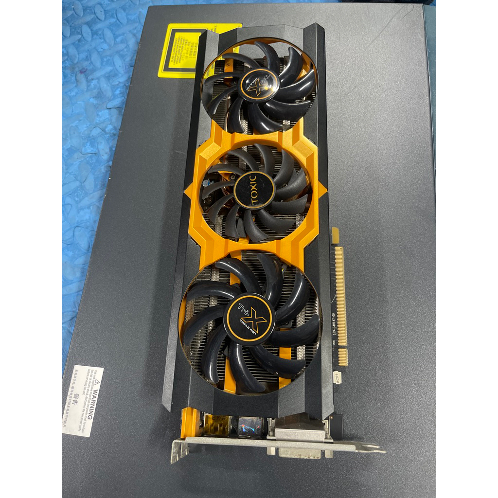 Card màn hình Saphire R9 270x bản toxic 3 fan đẹp
