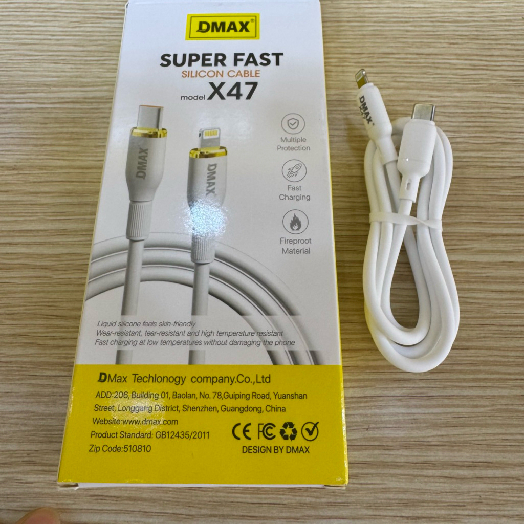 Cáp sạc nhanh Dmax X47 loại C to Lightning.  Silicon siu dẻo.
