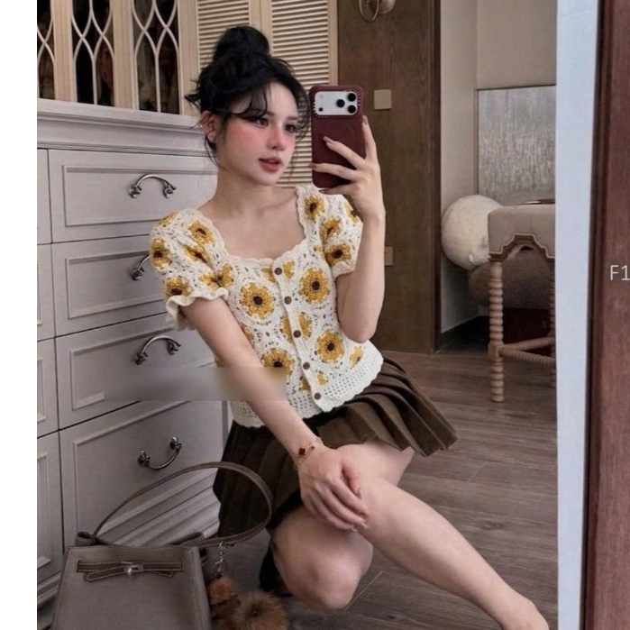 Áo kiểu ren hoa vàng cổ vuông TOMBI SHOP