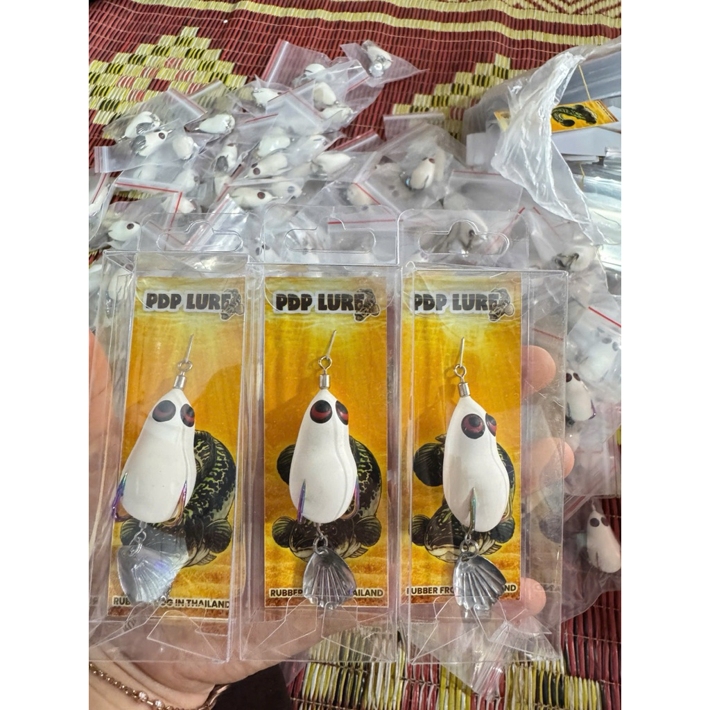 Nhái hơi Ngọc Trinh F1 mắt đỏ PDP
