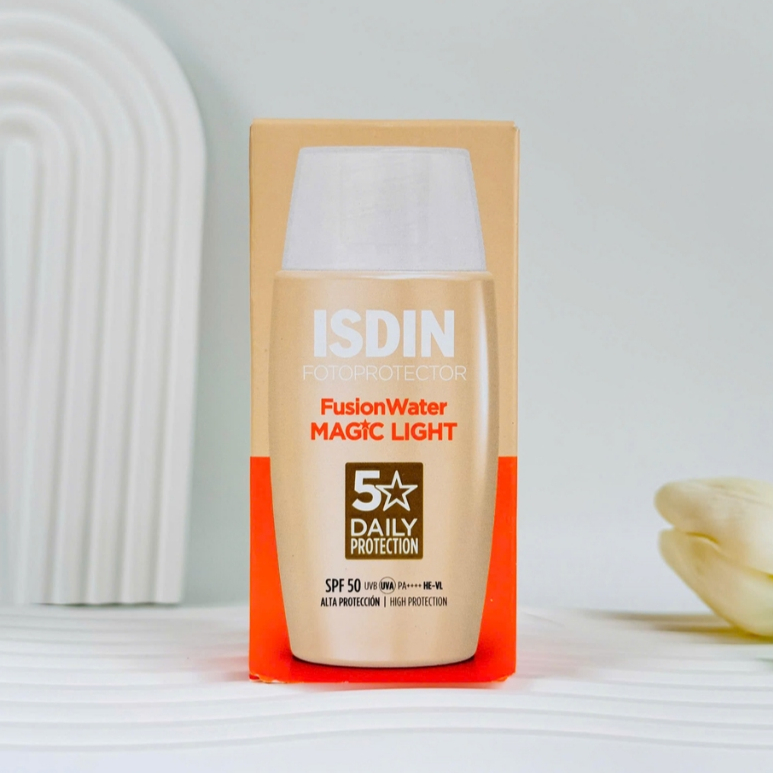 Kem chống nắng kiềm dầu Fotoprotector ISDIN Fusion Water Magic LIGHT SPF 50 50Ml