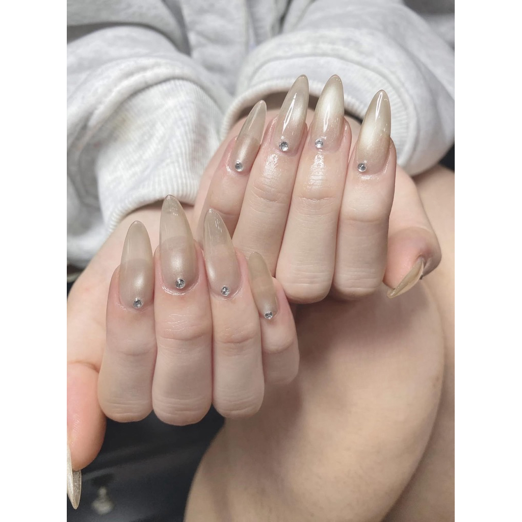 (N101) nailbox  thiết kế thạch nu trắng da đính đá