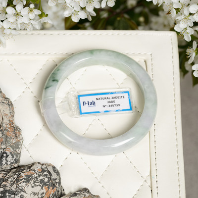 Vòng Cẩm Thạch Type A Trắng Tím Hoa Bay Nếp Hoá Mã 345739 Ni 57 - Ngọc Trai Trường Thịnh