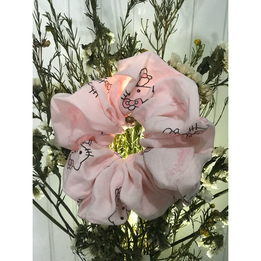 cột tóc scrunchies hello kitty cho bé