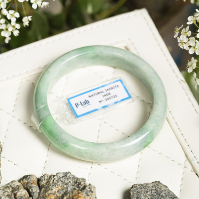 Vòng Cẩm Thạch Type A Ni 58 Màu Xanh Lý Táo Kèm Kiểm Định Mã 345725 - Ngọc Trai Trường Thịnh