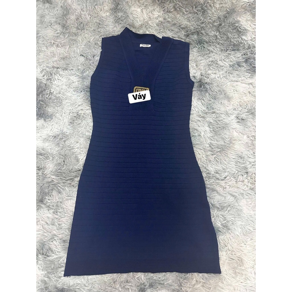 Váy len body mongtoghi cổ V sát nách chữ M hàng QC