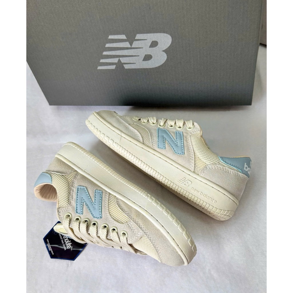 GIÀY NB 300 – SNEAKER BASIC NHẸ CHÂN
