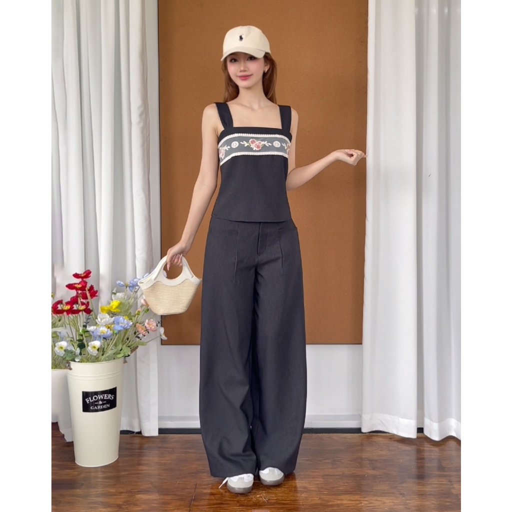 ALICE TOP – Confi | Áo hai dây denim mềm, phối hoạ tiết hoa thêu nữ tính thanh lịch.