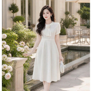 Đầm công sở thiết kế LAVENDER màu trắng cổ sen phối nơ và đính hoa kiểu dáng xòe D4021