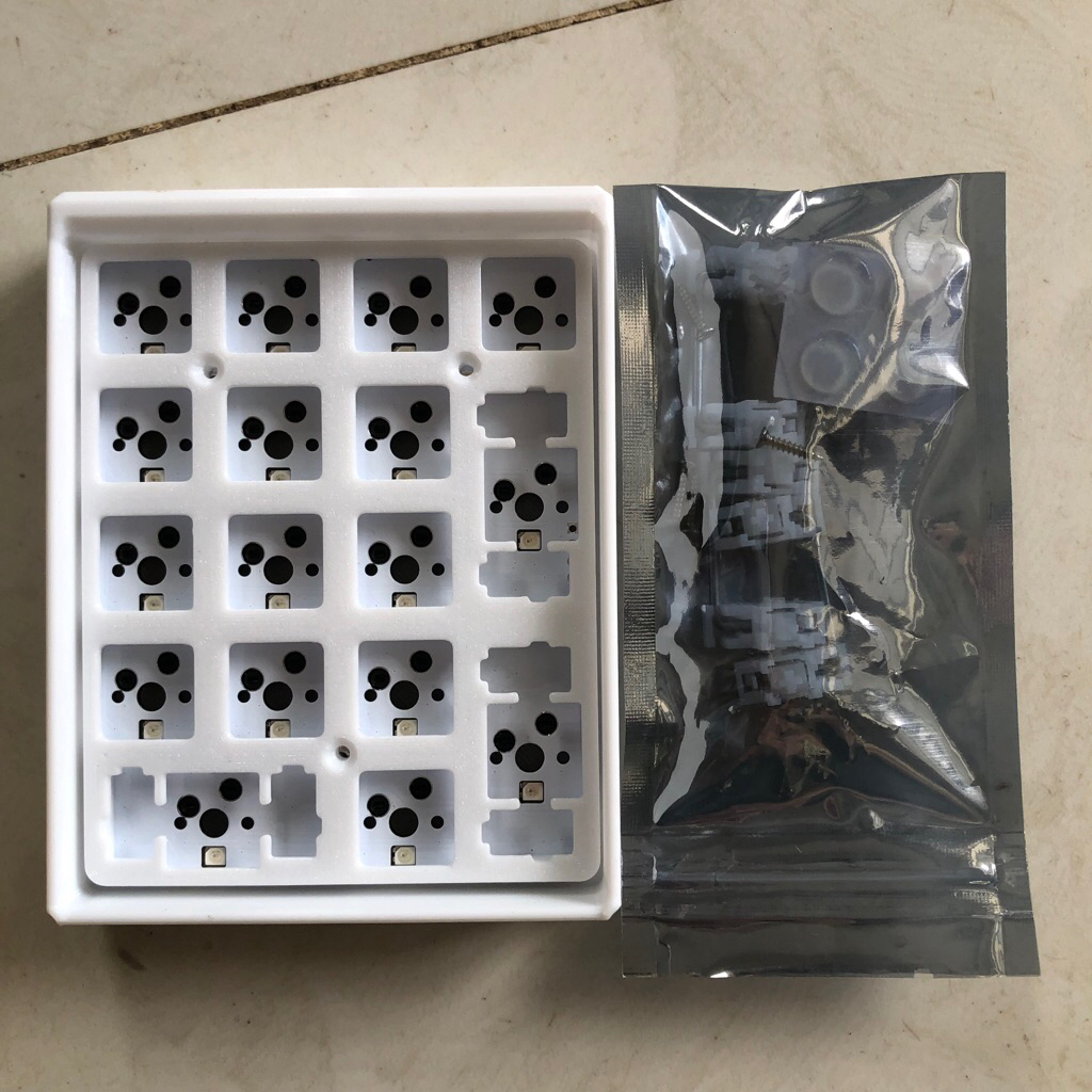 kit Numpad 17 Phím Nóng Có Thể Hoán Đổi Chế Độ RGB 5 Pin Hỗ Trợ Trực Tuyến Remap Key DIY Số Nhỏ Bàn 