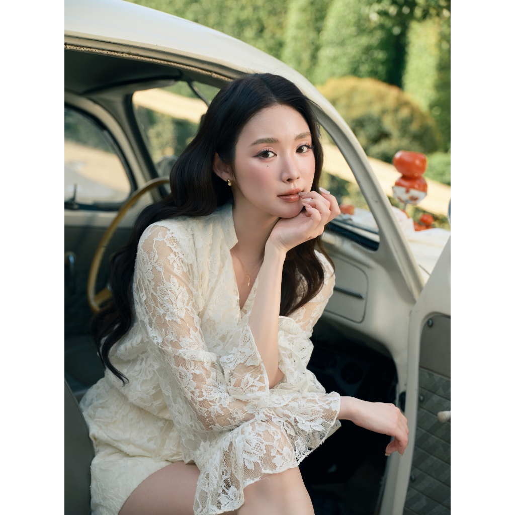 Áo Kiểu Ren Cổ Phối Bèo Chun Eo Tôn Dáng Tay Áo Dáng Loe Dài Màu Kem Đi Chơi Đi Làm Thanh Lịch - Sully Shirt | BigBuy360 - bigbuy360.vn