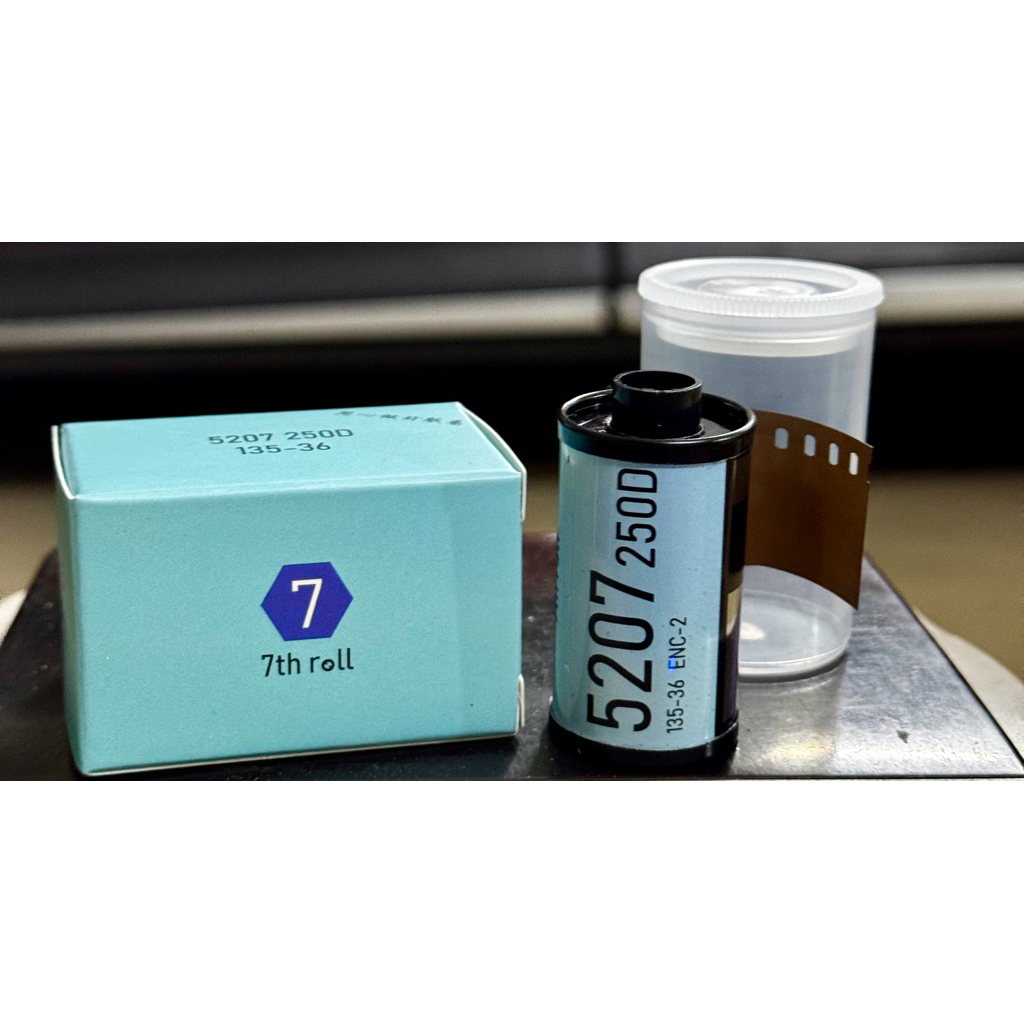 Kodak VISION 3 250D 5207 36exp Date 12/2027 film 35mm phim Cine tráng ECN2