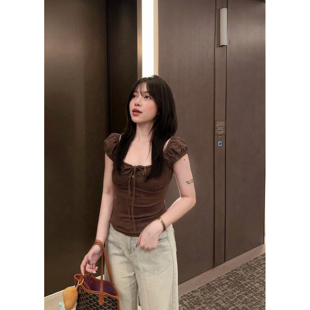 [HÀNG SẴN] Áo thun zip phối thô ren nơ ngực ôm body TINA TOP | BigBuy360 - bigbuy360.vn